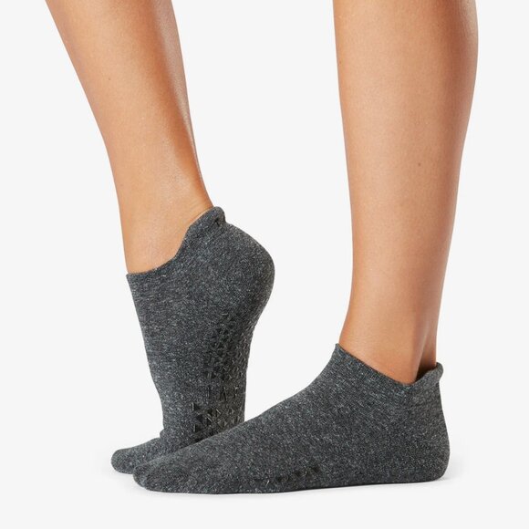 TAVI NOIR Pilates Savvy Grip Socks, two pairs in colors Haze + Shadow Size Small - Picture 3 of 3